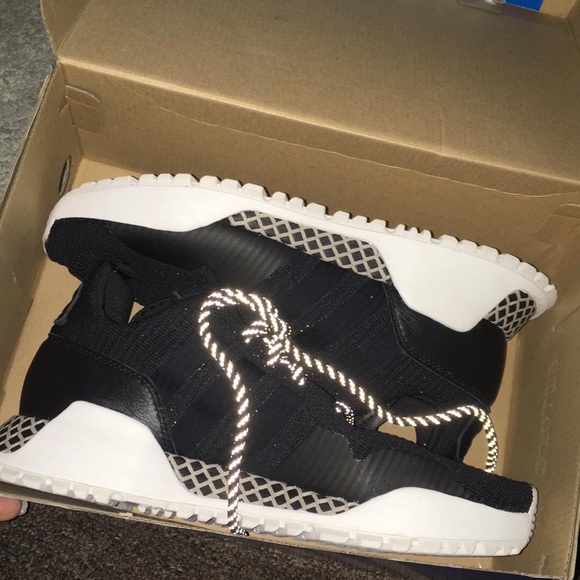 ‼️ Adidas ‼️ - Picture 2 of 4